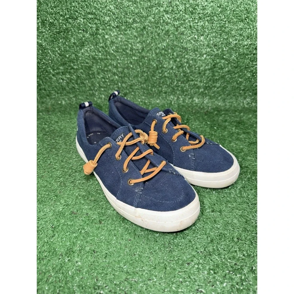 Sperry shoes crest
